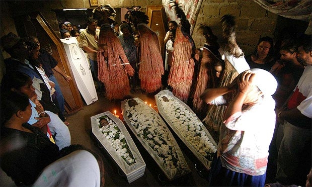 Entre os pancararus, no Sertão pernambucano, o ritual de sepultamento tem a participação de entidades espirituais chamadas de encantados  / Foto: Rodrigo Lôbo/Acervo JC Imagem