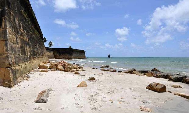 Em Itamaracá, a praia do Forte, importante cartão postal, foi apontado como ponto crítico / Foto: divulgação