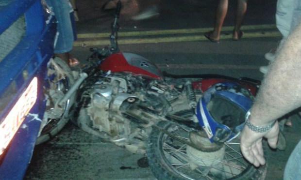 Segundo a polícia, motocicletas participavam de um racha / Foto: Divulgação/PM.