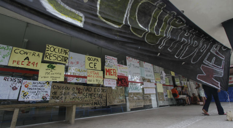 Na UFPE, câmpus Recife, o Centro de Educação é um dos locais ocupados pelos estudantes. Foto: Bobby Fabisak / JC Imagem