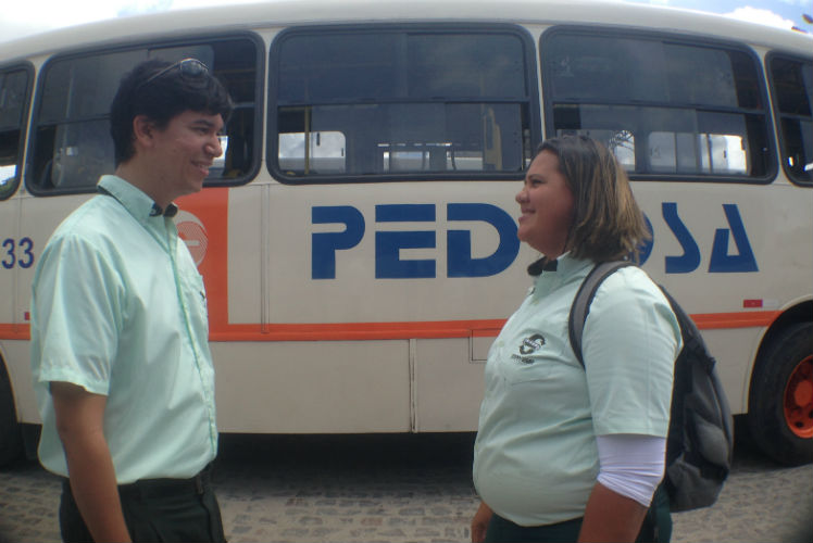 Marcelo e Conceição são dois dos 16 cobradores que atuavam na linha 901 que está em teste aceitando apenas crédito eletrônico. Fotos: Roberta Soares