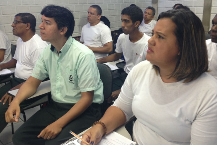 Os dois ex-cobradores da linha 901 estão sendo treinados para motorista na empresa Pedrosa