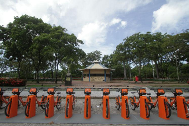 Agora são 800 bicicletas nas 80 estações instaladas no Recife, Olinda e Jaboatão dos Guararapes. Fotos: Filipe Jordão/JC Imagem