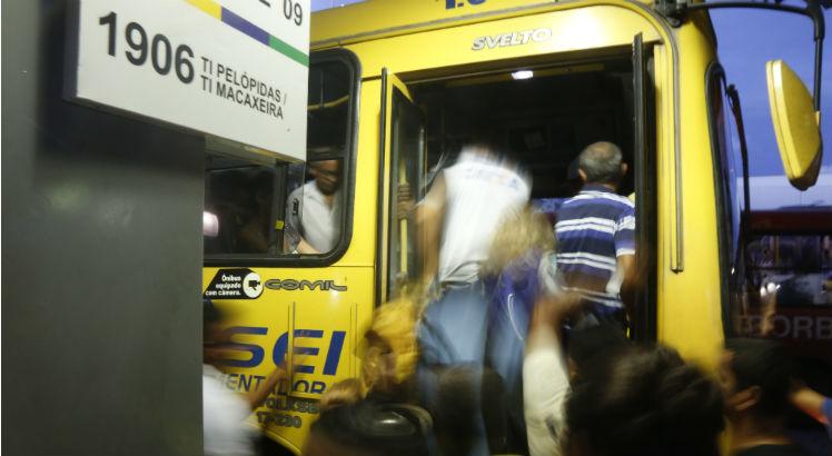 Dar mais qualidade ao transporte público da RMR é um dos desafios do secretário.  Fotos: Diego Nigro/JC Imagem
