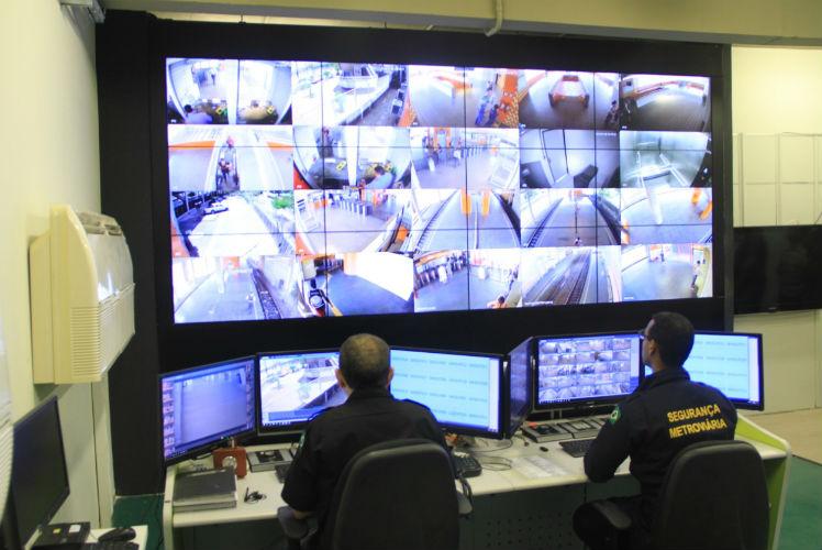 Central de Monitoramento controla 1.300 câmeras. PMs já estão acompanhando a movimentação. Fotos: Roberta Soares