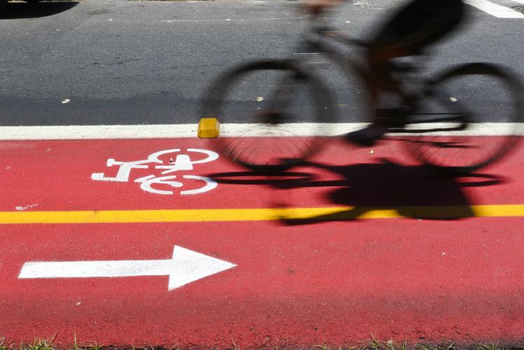 Recife se destaca no uso de bicicletas para acessar oportunidades. por ser plana e ciclável