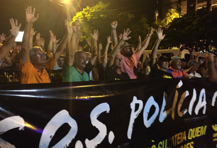 Após assembleia, policiais civis decidiram deflagrar o estado de greve. Paralisação total pode acontecer a partir de janeiro. Foto: Simpol/Divulgação