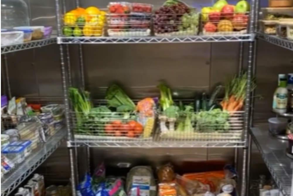 Refrigerador com frutas e vegetais