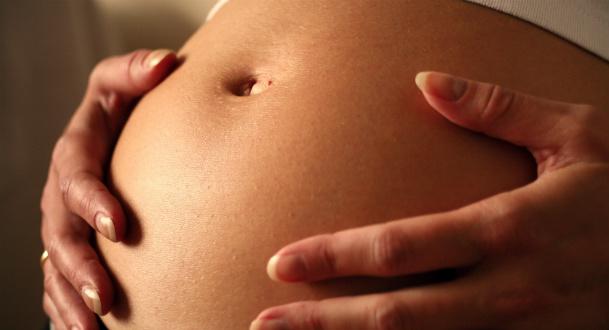 O último trimestre é uma fase de amadurecimento dos órgãos do bebê, principalmente do pulmão (Foto: Free Images)