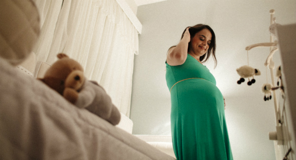 A gravidez é uma fase que envolve expectativa pela chegada do bebê e mudanças do corpo da mulher (Foto: Igo Bione Fotografia)