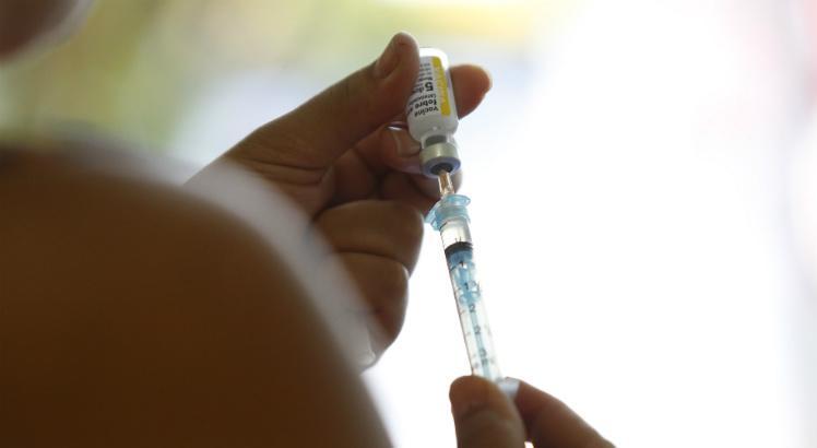 A vacina é a principal ferramenta de prevenção e controle da febre amarela, mas nem todos podem ser imunizados (Foto: Bobby Fabisak/JC Imagem)
