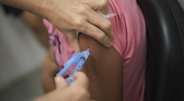 Campanha de vacinação contra o sarampo, voltada para adultos jovens de 20 a 29 anos, termina no dia 30 deste mês (Foto: Felioe Ribeiro/JC Imagem)