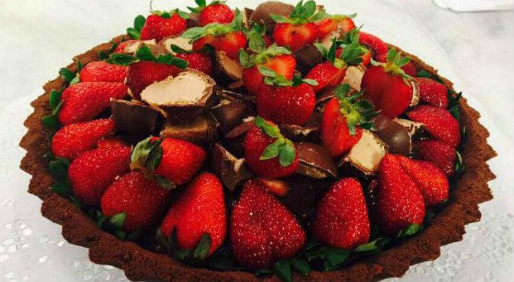 torta-cremosa-morangos-chocolate-748