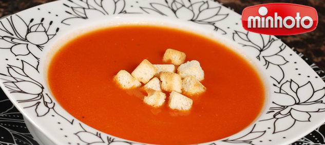 Use Vinagre Minhoto para deixar molho ou sopa de tomate com sabor apurado
