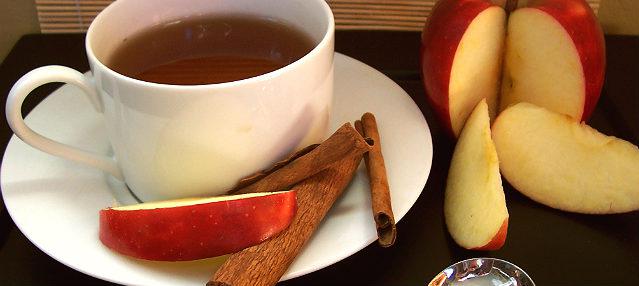 Chá de maçã, canela e alecrim ajuda na digestão e ainda é gostoso