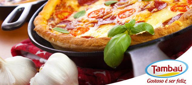 Que tal aprender a preparar Pizza de frigideira com molho de tomate Tambaú?