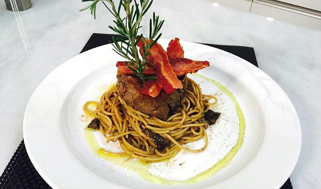 Imagem do Espaguete com filé e molho ao Funghi (Foto: Chef Wellington)