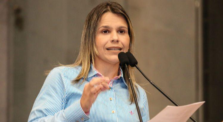 Deputada estadual Clarissa Tércio (PSC) é apoiadora do presidente Jair Bolsonaro (PSL) (Foto: Roberto Soares/Alepe)