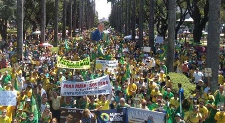 Resultado de imagem para manifestações brasil