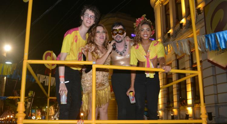 Ayrton Montarroyos, Nena Queiroga, Johnny Hooker E Lucy Alves curtindo a primeira noite do Carnaval do Recife. Foto: Felipe Souto Maior