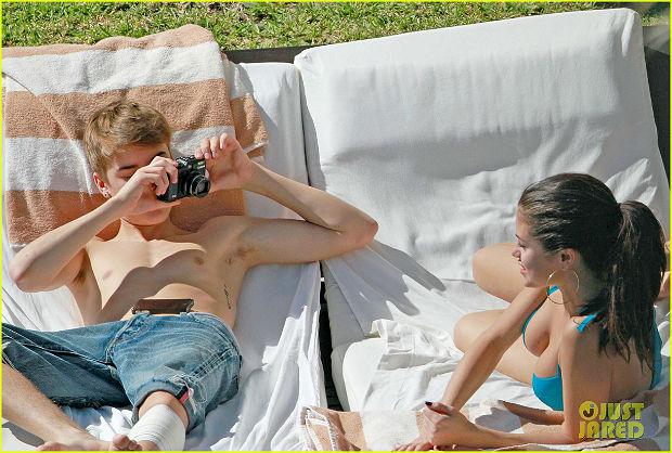 FLASH | Bieber não parou de tirar fotos de Selena
