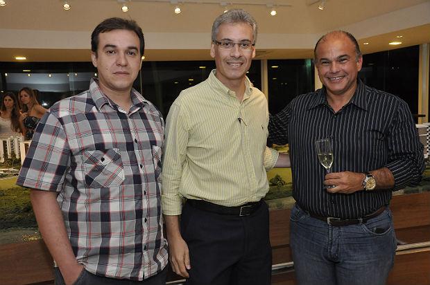 LANÇAMENTO | Os responsáveis pelo Portal, Rafael Araújo e Rildo Saraiva com Ateniense Júnior, gerente comercial da Odebrecht