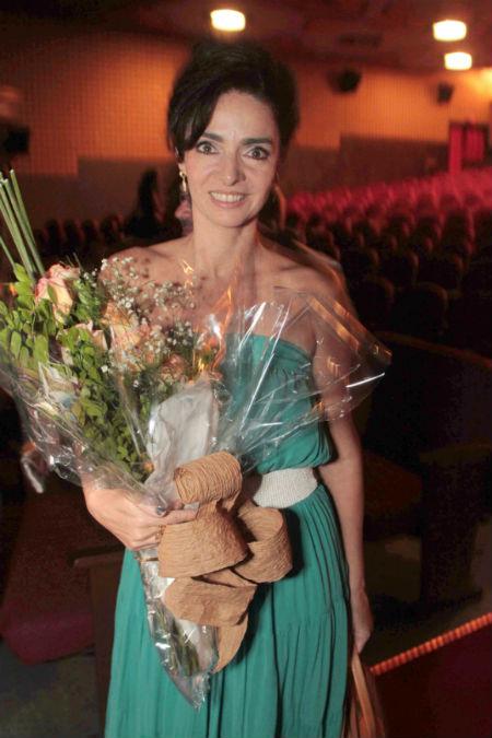 CINEMA | A atriz recebeu um buquê de flores
