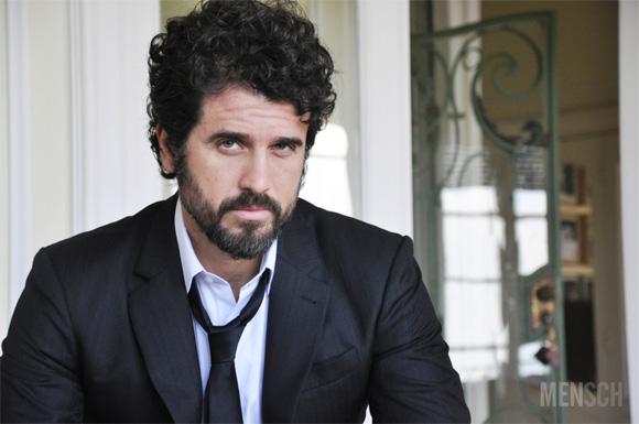 HOMEM DA CAPA | Revista traz também entrevista com o ator
