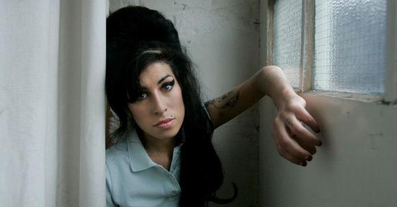 Assista ao trailer de documentário sobre Amy Winehouse