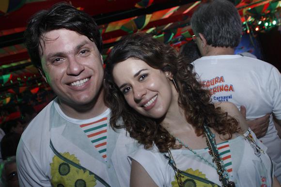 MÚSICOS Thiago Figlioulo e Juliana Fernades