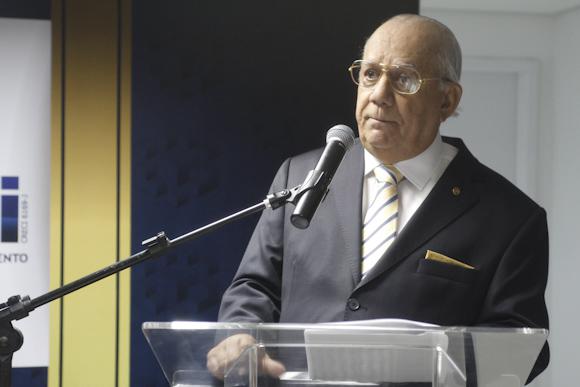 FUNDADOR Roberto Lins (pai) durante seu discurso na nova sede da Imobi