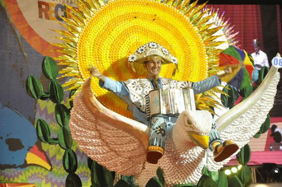 Carnavalescos já podem se organizar para participar dos bailes