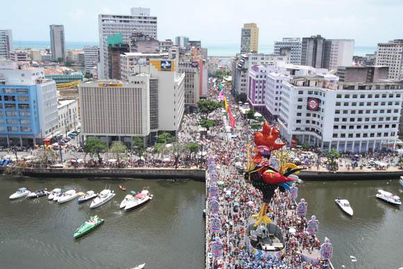  Galo da Madrugada nas ruas do Recife. Foto: Reprodução