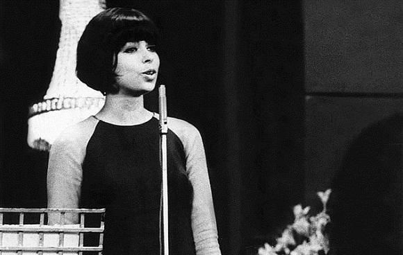 MUSA DA BOSSA NOVA Falecida em 1989, Nara é até hoje considerada uma das maiores cantoras brasileiras