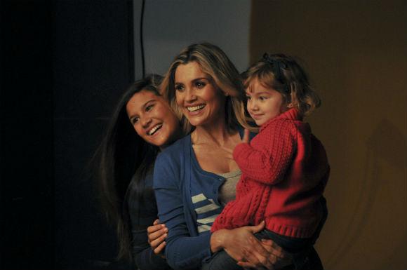 DIA DAS MÃES Flavia Alessandra com as filhas Giulia e Olivia faturando um extra