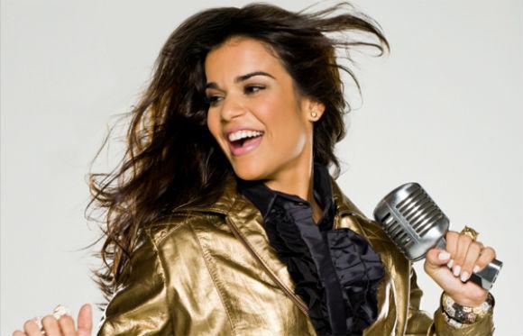 Com 26 anos, Mari assumiu os vocais do Babado Novo, banda que revelou a cantora Claudia Leite