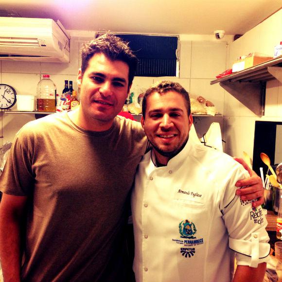 XIS Thiago Lacerda e Armando Pugliesi na cozinha do Hot Spot
