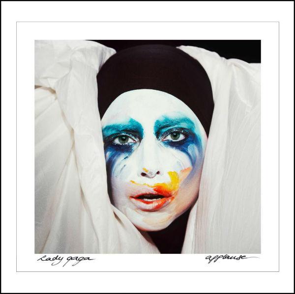 APPLAUSE A canção compõe o repertório do novo disco de Lady Gaga