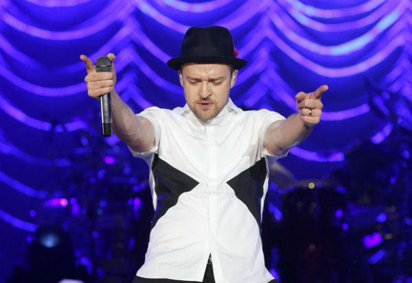 SEXY Justin Timberlake levou fãs à loucura com suas dancinhas e hits