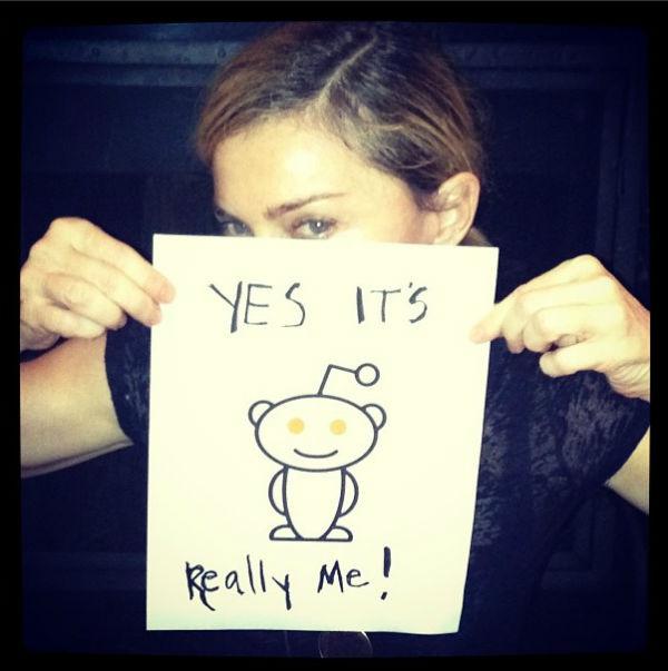 VERDADE Madonna posta foto no Instagram com a mensagem "sim, sou eu mesma" para provar que estava mesmo no chat