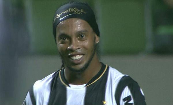 EX-DENTUÇO Técnica usada por Ronaldinho Gaúcho também é realizada no Recife