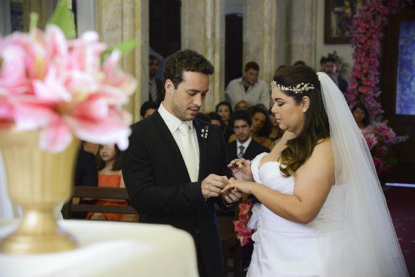 SONHO ANTIGO Fabiana Karla revelou que há muito tempo queria se vestir de noiva (Foto: Globo/Raphael Dias)