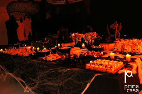 Juliana Farinha, da Prima Casa, aposta na decoração à luz de velas e nas abóboras típicas do Halloween