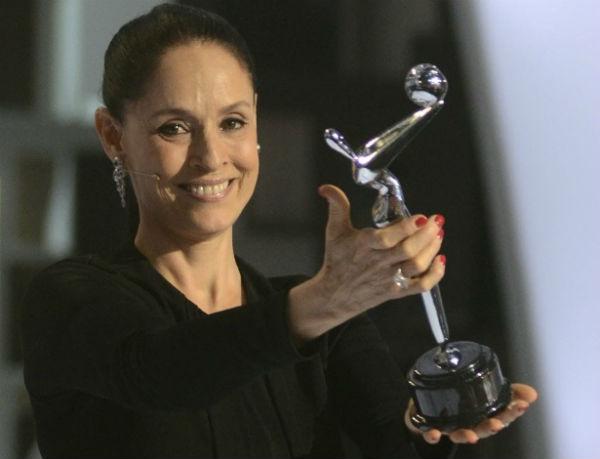 Sonia Braga recebe o Prêmio Platino de Honra, na Cidade do Panamá
