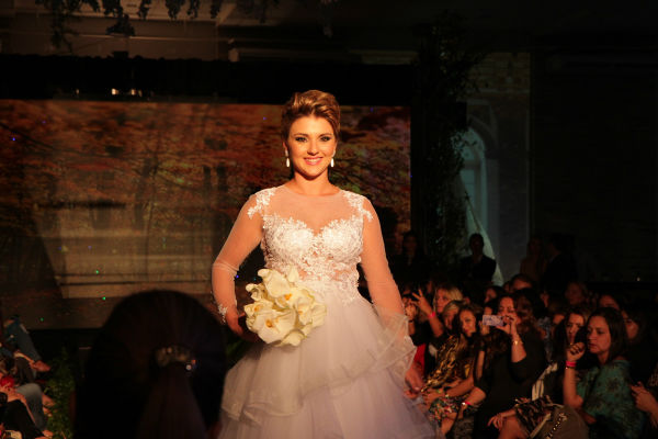 Cyntya Verçosa usou noivas reais como modelos. Fotos: Varella