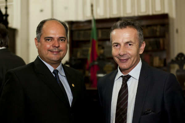 Celso Stamford Gaspar e o vice-cônsul de Portugal no Recife Adriano Moutinho