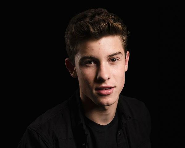 Shawn Mendes (16) - Cantor que é recorde de dowloads no iTunes;