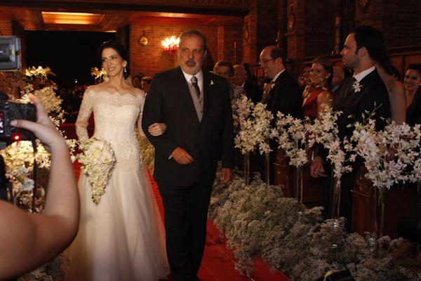 A noiva com o pai - Fotos Dauvison Nunes/JC Imagem