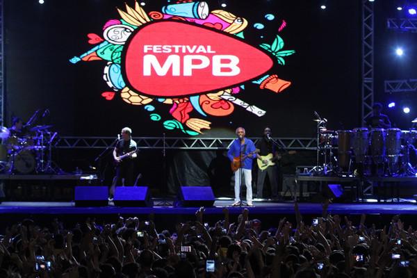 Emoção e nostalgia marcam abertura do Festival MPB