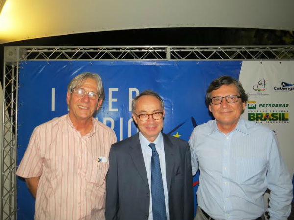 Henrique Severien, o cônsul francês Bruno Bisson e o comodoro Jaime Monteiro. Foto: Divulgação